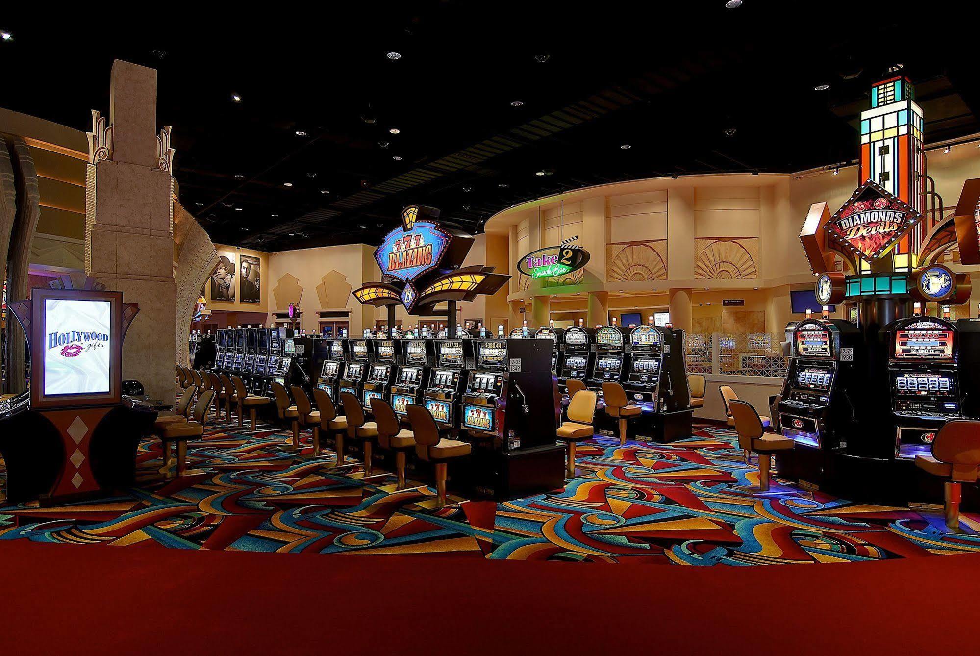 Отель Hollywood Casino Бангор Экстерьер фото